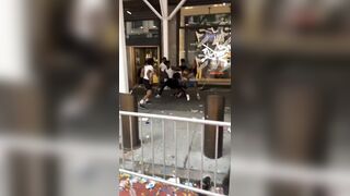 Multiple fights break out in the middle of Midtown Manhattan