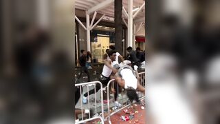 Multiple fights break out in the middle of Midtown Manhattan