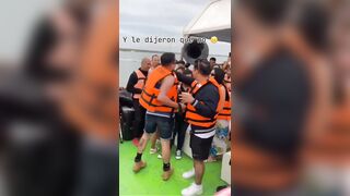 Man Proposes on Vacation with his Girl in Front of Entire Boat...And She Says..