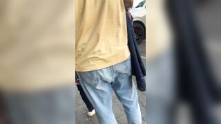 Elderly Man Fights Back for Several Minutes as Couple Tries to Steal His Phone