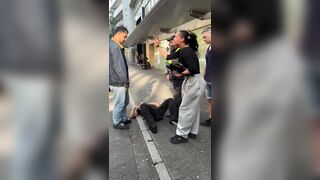 Elderly Man Fights Back for Several Minutes as Couple Tries to Steal His Phone