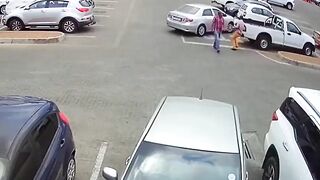 Not Taking My Bag...Thief trying to Escape is Shot Dead and left in the Parking Lot. Man gets his Bag back