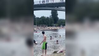 Man described as a “diver” fatally plunged from a bridge into the Dnipro River