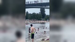 Man described as a “diver” fatally plunged from a bridge into the Dnipro River