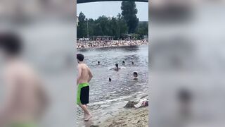 Man described as a “diver” fatally plunged from a bridge into the Dnipro River