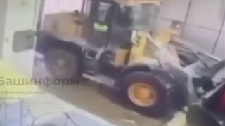 Car Wash Employee in Russia loses Both Legs during Maintance by Hopper