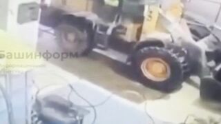 Car Wash Employee in Russia loses Both Legs during Maintance by Hopper