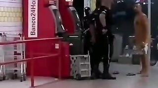 Police Officer gets Cheering from the Pedestrians Watching This