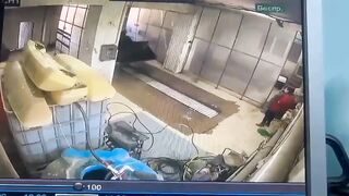 Full Video of Female Car Wash Employee Losing Both Legs under the Knee