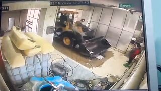 Full Video of Female Car Wash Employee Losing Both Legs under the Knee