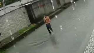 Man Drops Dead in the Rain after being Stabbed in the Heart in Brazil