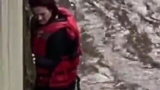 Dropped her Cell Phone: Woman actually Risks her Life and causes Mass Police and Firemen on Scene