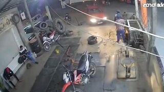 Mechanic's Tire Explosion Killing Him Instantly..