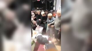 Chicago, USA. Boy enters Mosque at the Wrong time and is Beaten by all the Muslims (See Info)