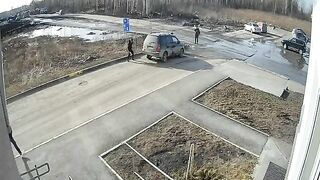 Russia: Man throws his Girlfriend and Stepdaughter out of Moving Car. Returns to Scene but NOT a Good Move