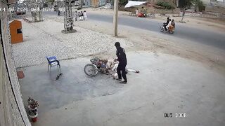 Pakistan: Security Guard pulls Out Shotgun and Kills Man approaching on a Bicycle..