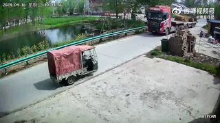 China: Gruesome Death of Motorcyclist. His Head Explodes on the Pavement