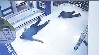 Honduras: Guard and Assailant both Die in Shootout inside Pharmacy. (See Info)