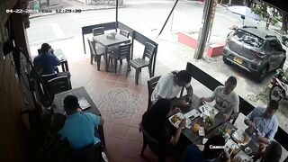 Gun Karma: One Thief Dead the Other Injured after Good Man with a Gun Takes Action (Watch Man in Blue)