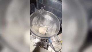 Starbucks employees expose that Starbucks is using “blending powder”