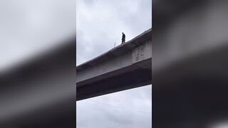 Brazil: Young Man makes Sign of the Cross and Jumps to his Death in Brazil