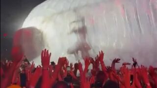 LOL Katy Perry’s stage entrance went completely sideways.