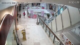 Full Video: Woman Suddenly decides to End her Life in Mall..Hits another Woman and Kills Her (Includes Aftermath)