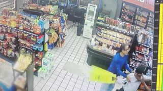 Clerk fightis off suspected robber at northwest Atlanta gas station