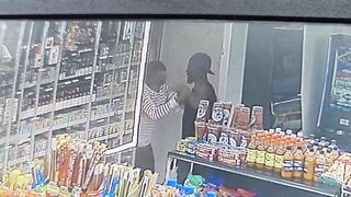 Clerk fightis off suspected robber at northwest Atlanta gas station