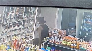 Clerk fightis off suspected robber at northwest Atlanta gas station