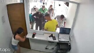 Failed in Seconds: The Currency Exchange Robbery That Backfired Spectacularly