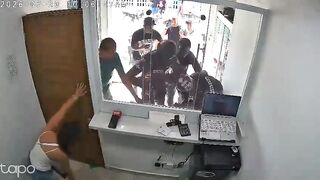 Failed in Seconds: The Currency Exchange Robbery That Backfired Spectacularly