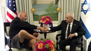 Fetterman legs crossed in shorts for meeting with Netanyahu