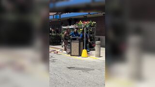 Kroger Employees Swarm Alleged Shoplifter and Take Back the Cart