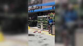Kroger Employees Swarm Alleged Shoplifter and Take Back the Cart