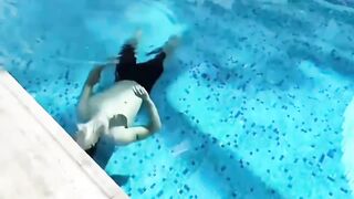 China: Swimming Instructor Drowns During Breath Hold Exercise, Staff Fail to Save Him (See News)