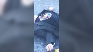 (Repost) Sheriff Pumps Bullets into Maniacal Man until He Finally Drops