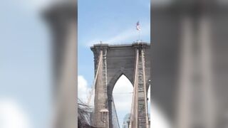 Man Miraculously Survives Fall After Jumping Naked From Brooklyn Bridge