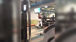 Oblivious Girl at the Gym has a Little Problem...