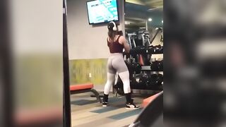 Oblivious Girl at the Gym has a Little Problem...