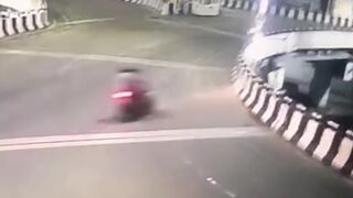 Motorcyclist Hits Overpass sending his Passengers to Splat