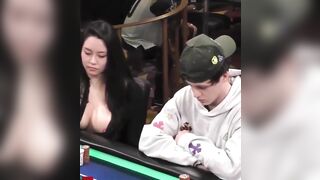 Girl found a Brilliant Way to Cheat at Poker, without Cheating