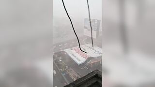 8 DEAD AND 59 INJURED AFTER HUGE POSTER FALLS DURING STORM IN MUMBAI
