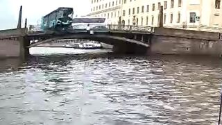 Just Found this Amazing New Angle of the St. Petersburg Bus Accident