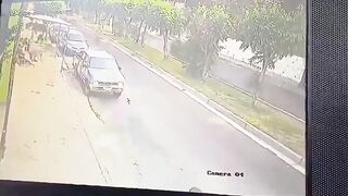 Cyclist in a Hurry goes the Wrong Way in Traffic...