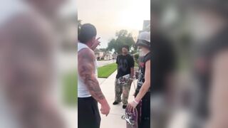 Off Duty Chicago Police Sergeant Confronts Teens Striking Girl Who Was Recording
