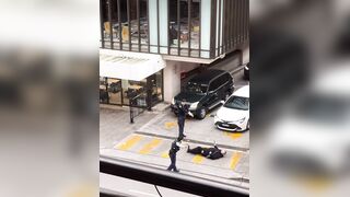 Police tase knife-wielding suspect twice during chaotic foot pursuit