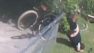 Man Loses Pants in Slapstick Police Chase Caught on Camera