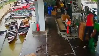 What Could Go Wrong Trying to Rob a Store With a Toy Gun