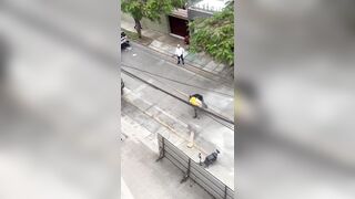 This Fire Extinguisher Makes Street Fights 10x Better